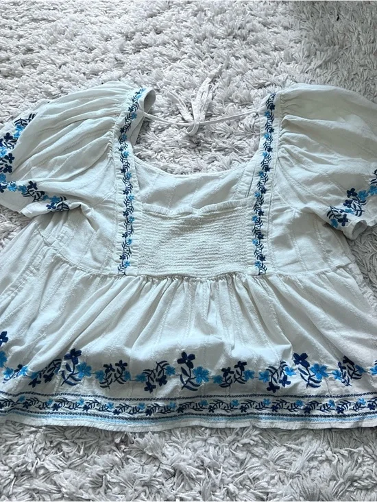 Old Navy Floral Embroidered Top - Picture 8 of 8